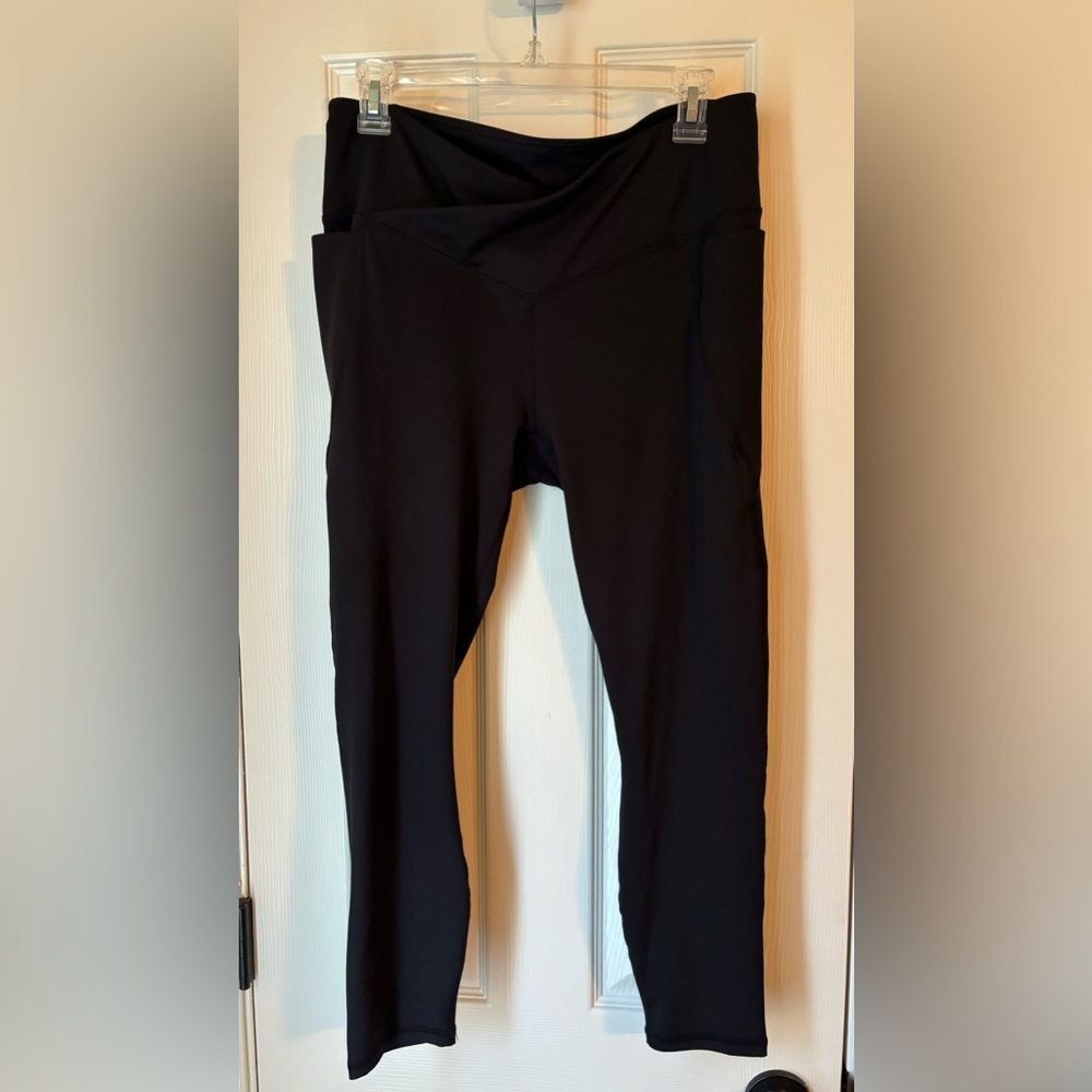 Fabletics Pureluxe Crossover Leggings - Black - Large